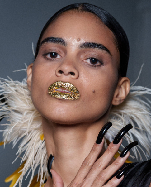 2026 Makeup Trends  Gold lipstick  luarsifi shimmer